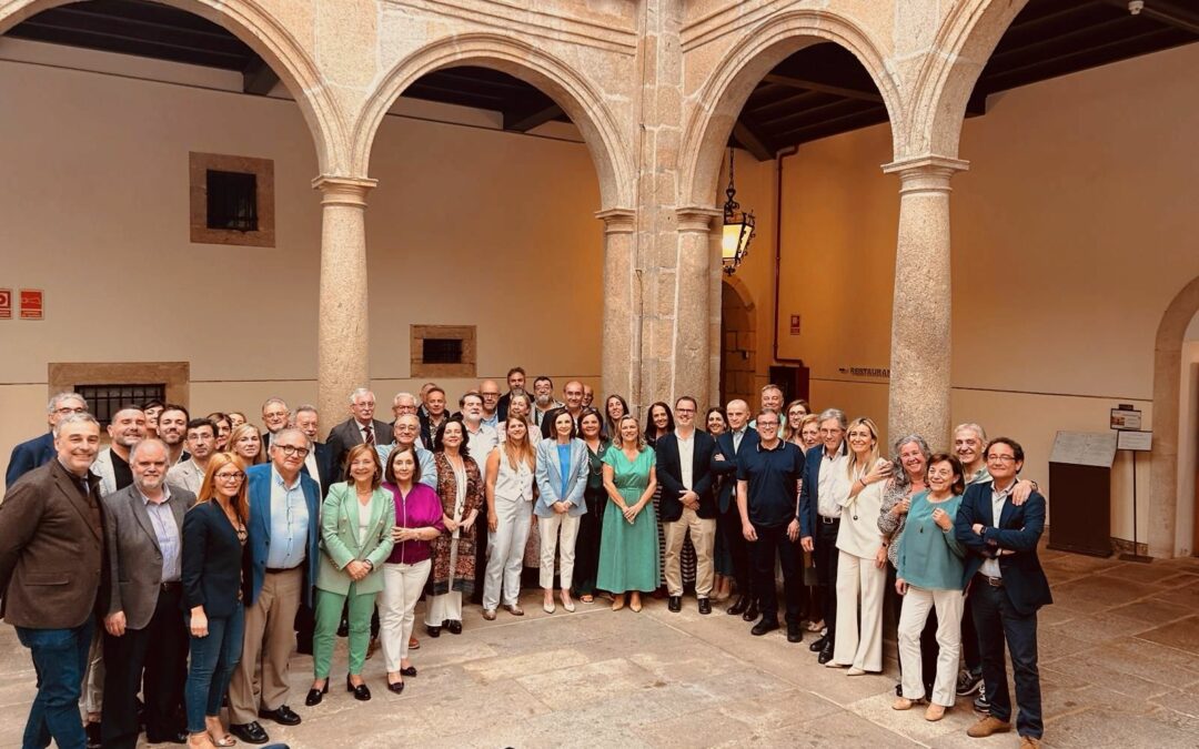 El personal sanitario homenajea la trayectoria profesional de la doctora Eloína Núñez Masid