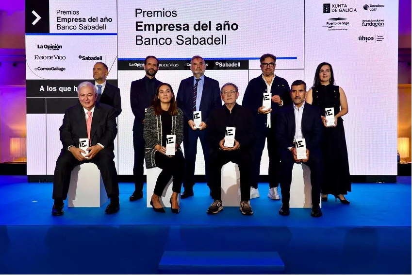 Representantes de las empresas y profesionales galardonados en los Premios Empresa del Año Banco Sabadell en Galicia 2026