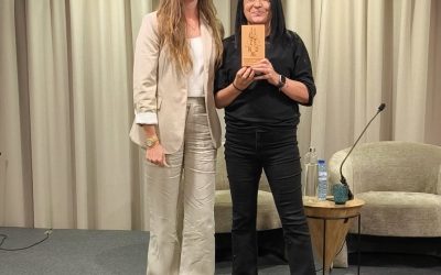 María Jesús Cancela recibe uno de los premios Isabel Zendal de SATSE